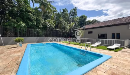 Casa com 3 Dormitórios e Piscina na Escola Agrícola!