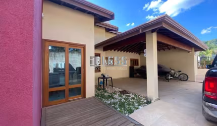 Casa de luxo em condomínio à venda em Jundiaí-SP, no bairro Vivenda, com 3 quartos, 1 suíte, 2 salas, 6 banheiros, 6 vagas de garagem e 350m² de área.