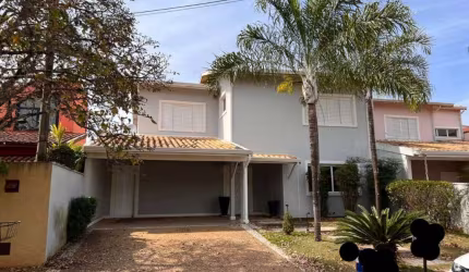 Casa condomínio Pq Hípica 4 suítes e piscina