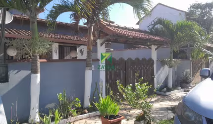 Casa linear com 02 quartos e piscina, no Condomínio Verão Vermelho, em Unamar - Cabo Frio.