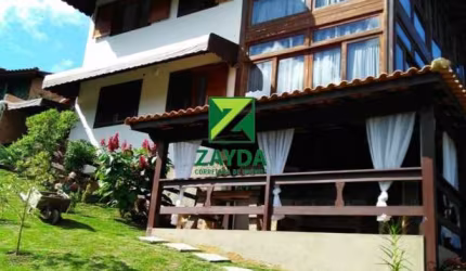 Casa à venda em São Pedro da Serra, Nova Friburgo-RJ, com 4 quartos, 2 suítes, 3 salas, 4 banheiros e 300m².