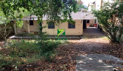 Casa à venda em Cabo Frio-RJ, bairro Santo Antônio, Tamoios: 3 quartos, 1 sala, 2 banheiros, 5 vagas de garagem - 90m².