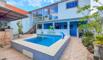 Casa à venda em Rio das Ostras-RJ, Palmital! 5 quartos, 3 suítes, 4 salas, 6 banheiros e 2 vagas de garagem. 360m²!