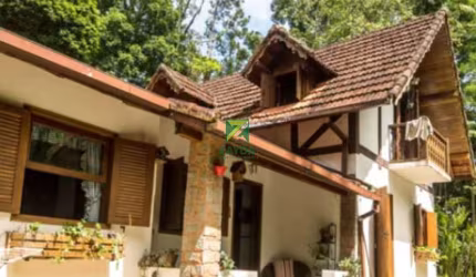 Chácara em Mury, Nova Friburgo-RJ: 4 quartos, 5 banheiros, 3 vagas de garagem em 1.620m² de área. Venha conferir!