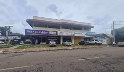 Galeria comercial muito bem localizada no Urias Magalhães.