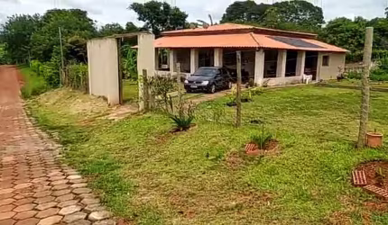 Casa de condomínio à venda com 3 quartos, 239,00m²
