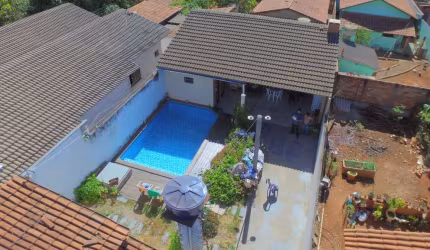 Casa com 3 quartos e piscina a venda no jardim imperial