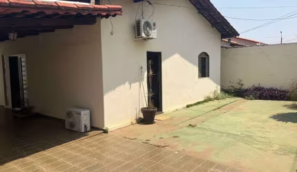 Casa à Venda com 4 quartos sendo 1 suíte, de 205,54 m² no Jardim América