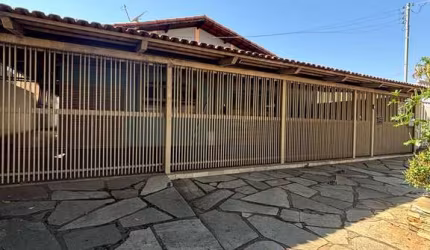 Casa à venda com 4 quartos, 3 suítes,  Jardim América de 351,39 m²
