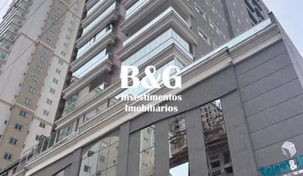Apartamento com 3 suítes, na área central da Meia Praia. Pronto para morar!