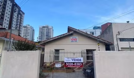 Casa para Venda em Florianópolis, Estreito, 3 dormitórios, 1 banheiro, 2 vagas