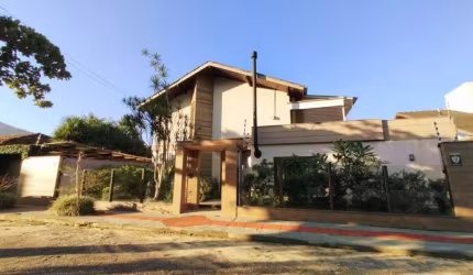 Casa para Venda em Florianópolis, Lagoa Da Conceição, 5 dormitórios, 3 suítes, 6 banheiros, 2 vagas