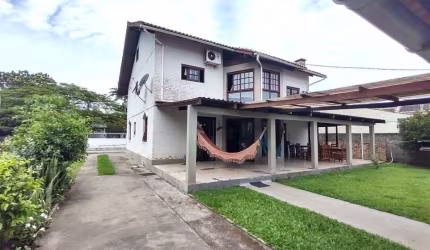 Casa para Venda em Florianópolis, Barra Da Lagoa, 7 dormitórios, 2 suítes, 3 banheiros, 10 vagas
