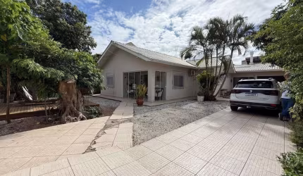 Casa para Venda em Florianópolis, Sambaqui, 3 dormitórios, 2 suítes, 3 banheiros, 5 vagas
