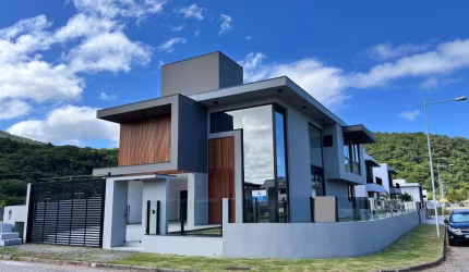 Casa para Venda em Florianópolis, Rio Tavares, 3 dormitórios, 3 suítes, 5 banheiros, 4 vagas