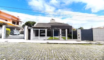 Casa para Venda em Florianópolis, Itacorubi, 5 dormitórios, 3 suítes, 5 banheiros, 3 vagas