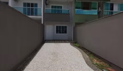 Sobrado para Locação em Camboriú, Santa Regina, 3 dormitórios, 1 suíte, 3 banheiros, 2 vagas