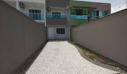 Sobrado para Venda em Camboriú, Santa Regina, 3 dormitórios, 1 suíte, 3 banheiros, 2 vagas