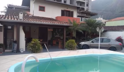Casa com 6 quartos à venda no Sumaré, Caraguatatuba , 450 m2 por R$ 1.500.000