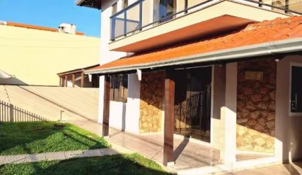 02 Casa em um Terreno no Centro de Camboriú