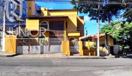 Casa  ampla com 7 quartos e piscina