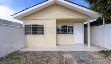 Casa com 2 dormitórios para alugar, 54 m² no  Uberaba - Curitiba/PR