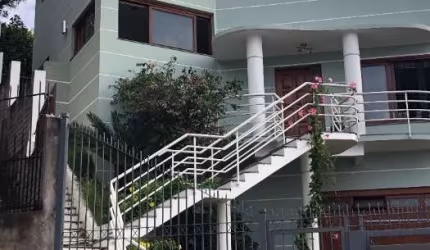 Casa com 3 quartos à venda na Rua Pedro Carneiro Pereira, 115, Teresópolis, Porto Alegre por R$ 2.500.000