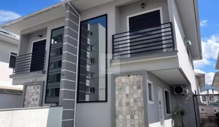 Sobrado 3 dormitórios, sendo 1 suíte por R$ 520.000,00 Barra do Aririú