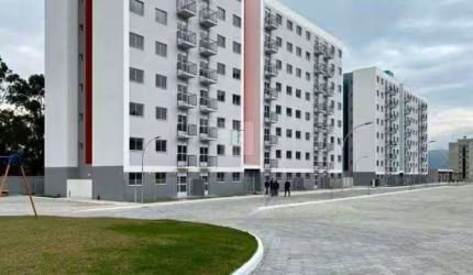Apartamento na praia com 2 dormitórios
