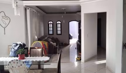 Casa para venda com 4 quartos no Bairro Cidade Jardim em Jacareí