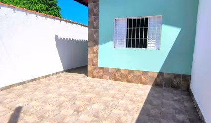 Casa 2 Dormitórios com Piscina