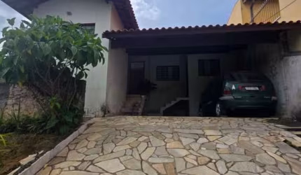 Casa para Venda em Valinhos, Jardim das Vitórias Régias, 3 dormitórios, 1 suíte, 2 banheiros, 3 vagas