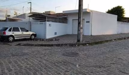 Casa solta à venda no Valentina, João Pessoa/PB, 2 Qtos