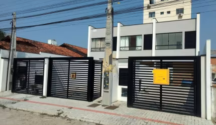 Lindo Sobrado de 2 Quartos Pronto em Porto Belo