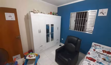 CASA TÉRREA COM BELO PORÃO NA CIDADE SALVADOR