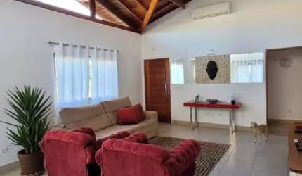 CASA TÉRREA EM CONDOMÍNIO FECHADO NUM TERRENO DE 1434,54M²