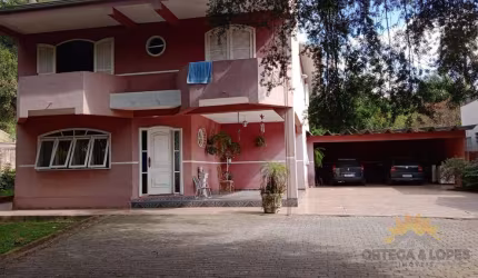 Vendo Ótimo sobrado no pinheirinho com 220,00 m²