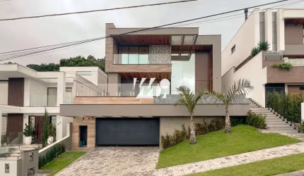 Casa com Piscina e 4 Quartos e Suítes na Pedra Branca