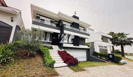 Casa com Piscina e 4 Quartos e Suítes na Pedra Branca