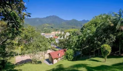 Sítio com 49000m² em Águas mornas