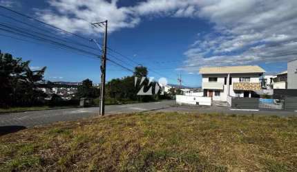 Terreno de Esquina com 292m² - Bela Vista