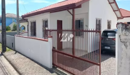Terreno com duas Casas uma com 2 dormitórios