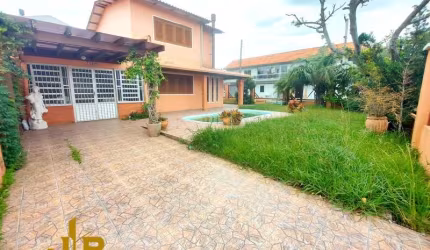 Casa 4 Dormitórios à venda no Bairro Centro com 160 m² de área privativa - 3 vagas de garagem