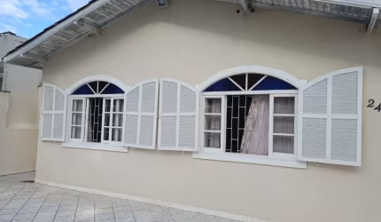 Casa com 3 quartos à venda na Rua Paula Ramos, 246, Capoeiras, Florianópolis por R$ 750.000