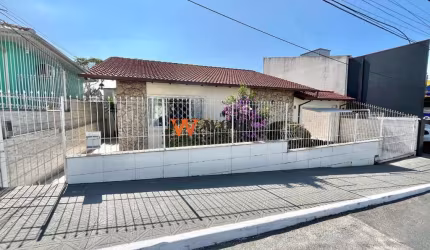 Casa com 3 quartos à venda na Rua Nove de Julho, 645, Ipiranga, São José por R$ 899.000