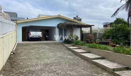 Casa com 3 quartos à venda na Rua Manoel Pedro Vieira, 569, Morro das Pedras, Florianópolis por R$ 2.200.000