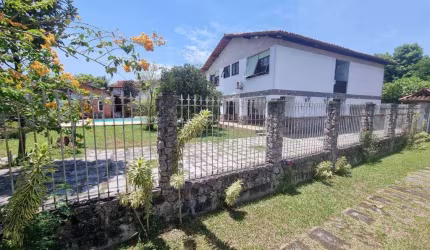 Asset Imóveis vende casa com 3 suítes, 400 m² por R$ 1.800.000 - Itaipu - Niterói/RJ
