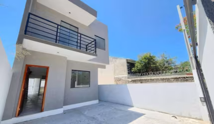 Asset Imóveis vende casa duplex com varanda e 4 quartos (1suíte), 150m², por R$ 900.000 - Itaipu - Niterói/RJ