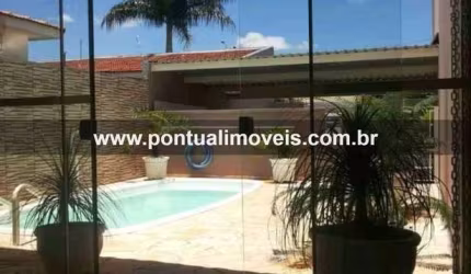 CASA À VENDA EM MARÍLIA COM PISCINA NO JARDIM CAVALLARI
