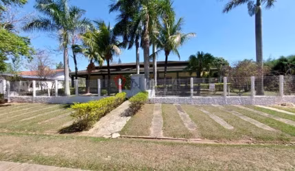 Chácara de luxo em condomínio: 4 quartos, 4 suítes, 2 salas, 6 banheiros, 6 vagas em Marília-SP, Residencial Vale Verde. Venda/locação.